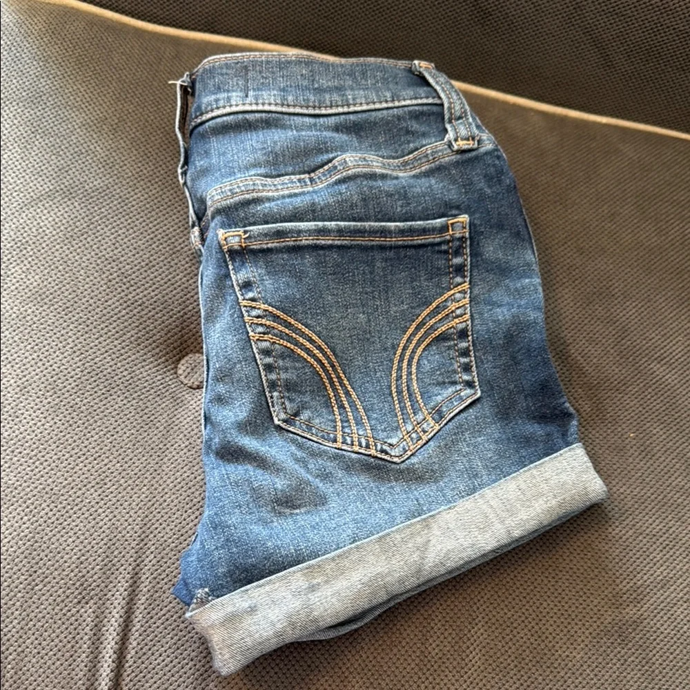 Hollister California High-Rise 3” Blue Jean Shorts Distressed‎